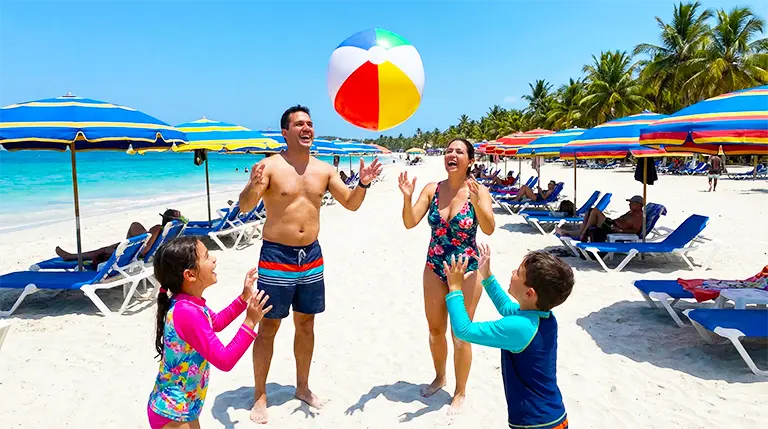 Familia disfrutando Playa el Agua, Isla de Margarita